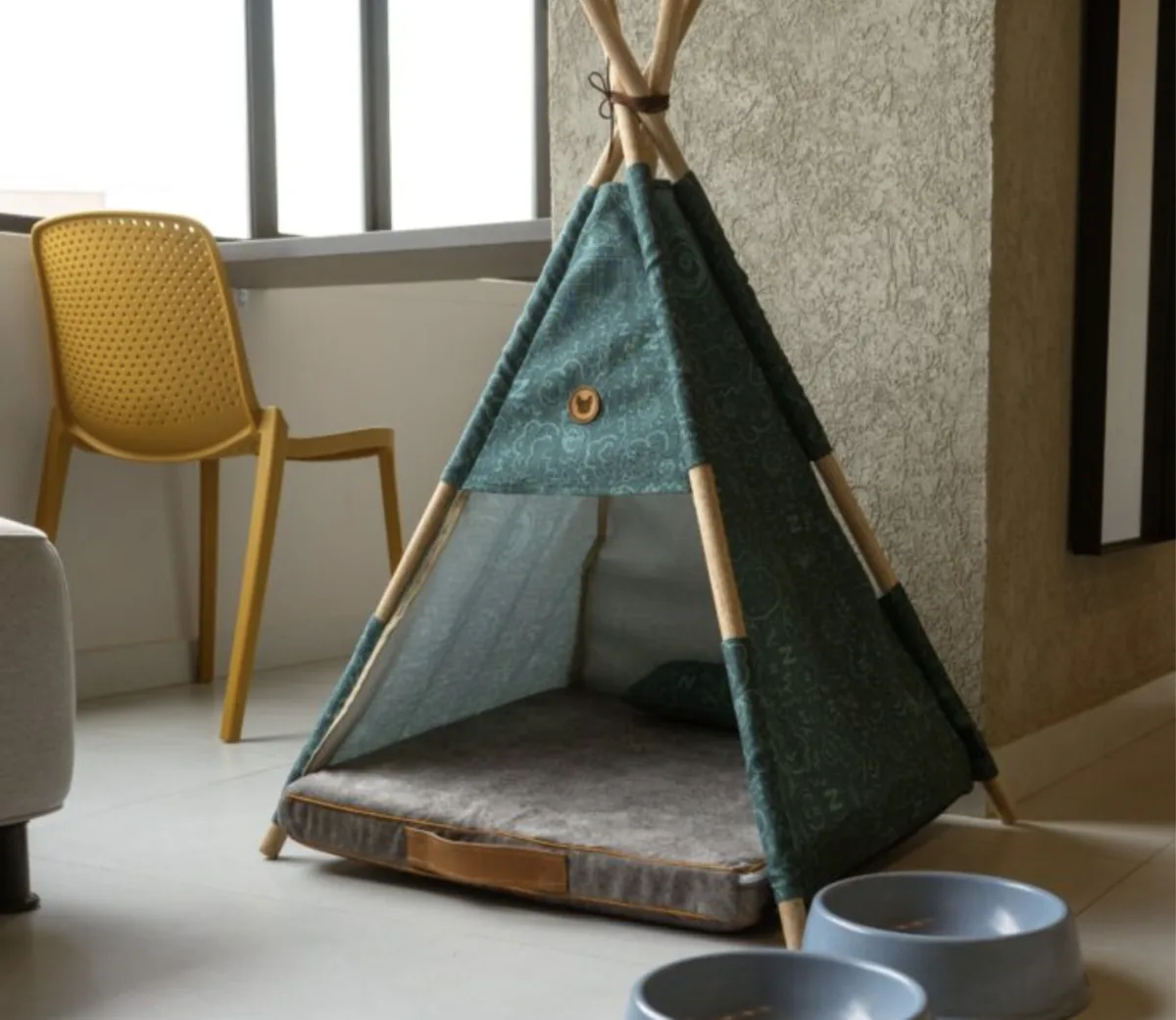 Camita tipo tipi para mascotas en Golden Valley Hotel, El Poblado, Medellín