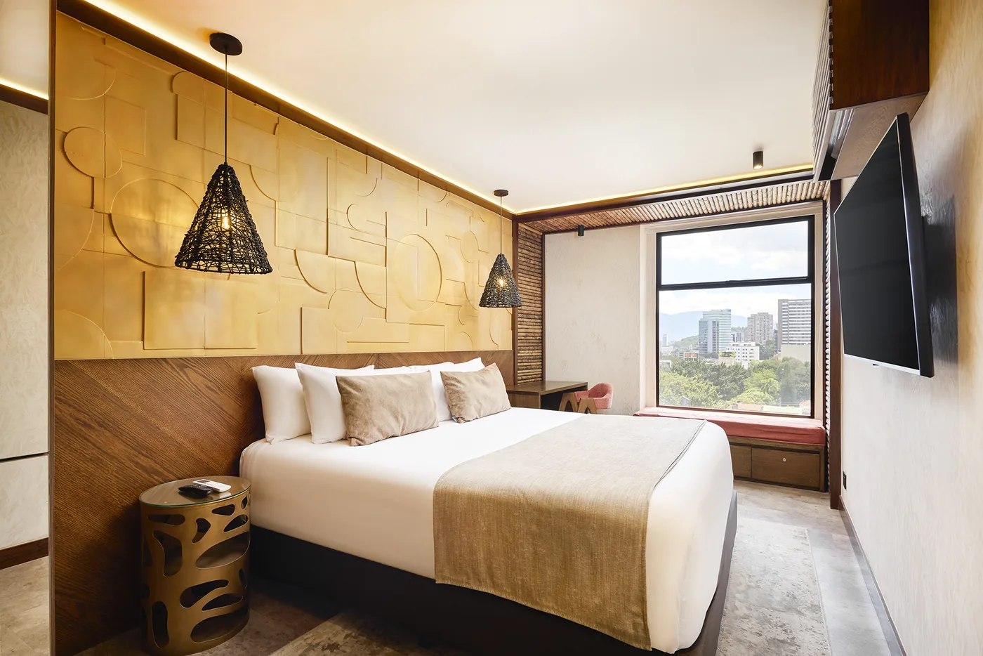 Suite Superior de Golden Valley Hotel con cama king y vista a El Poblado